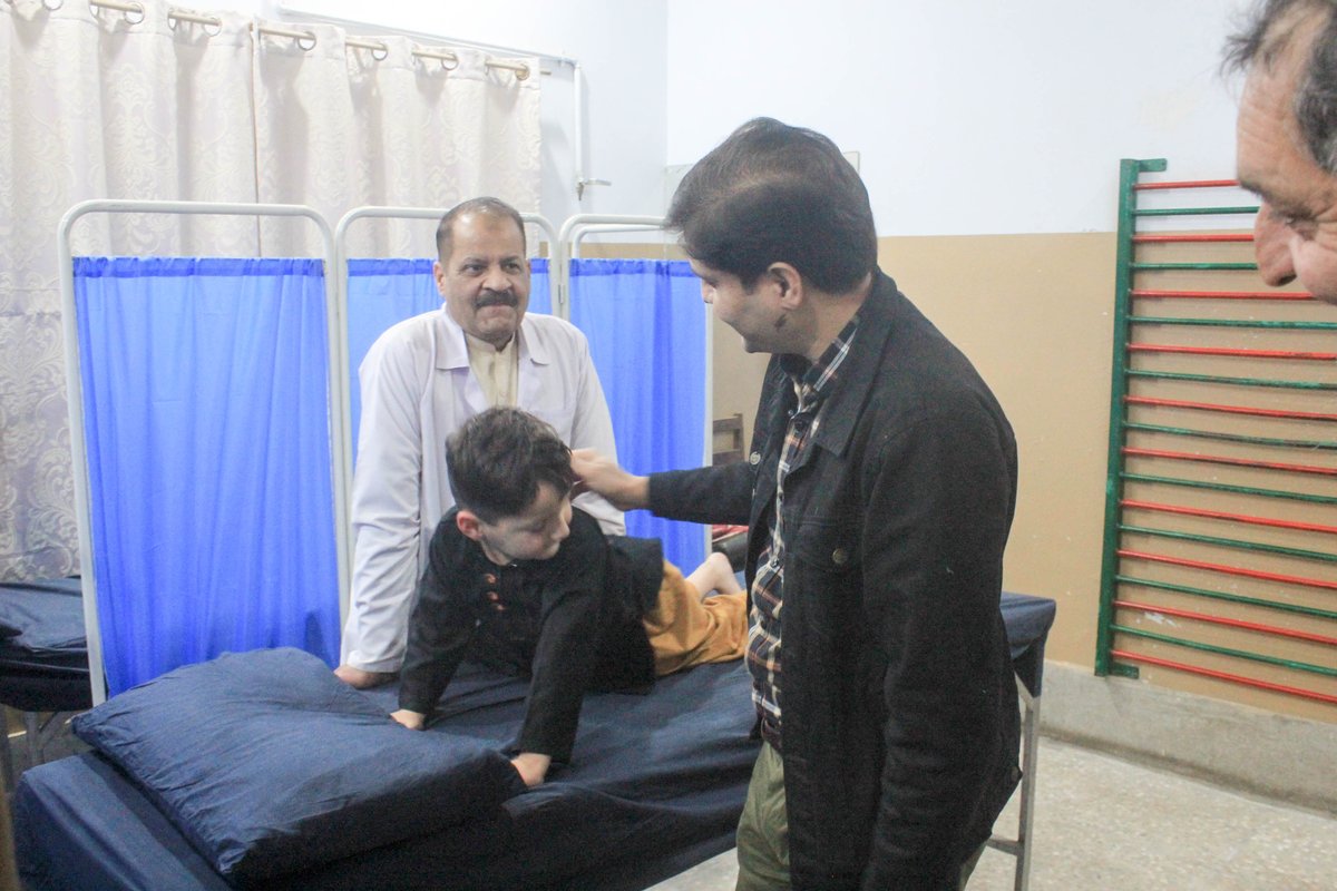 HHCSARPD's tweet photo. Project Director Waseem Saleem Visited the ARPD Physiotherapy Department met different patients in the physiotherapy department. Project Director met with every patient and got details and feedback from them.
#ARPD #HHCS #workshop #speechtherapy #physioterapy #Rehabilitation https://t.co/Ts6Z4aOtb5