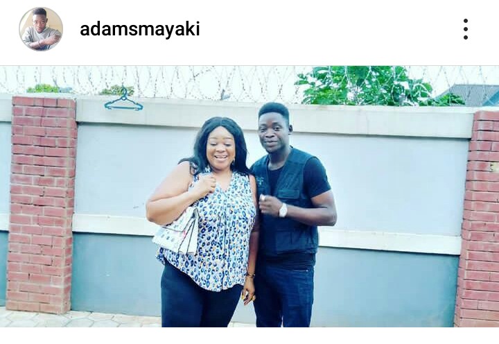 I took a celebrity shot with this Nigerian actress and I don't even Know her name.
Someone please tell me what her name is.