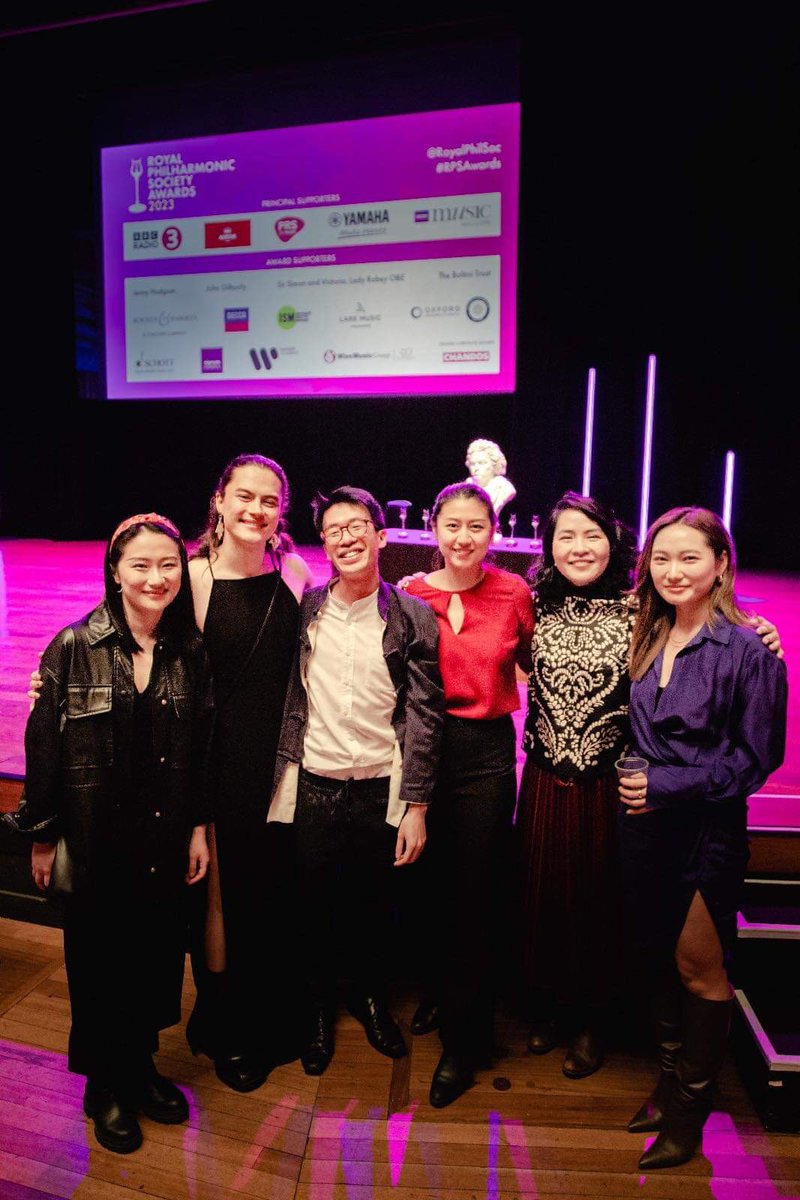 Thank you <a href="/RoyalPhilSoc/">Royal Philharmonic Society</a> for a fabulous evening !! An honour to be shortlisted for young artist cat and big congrats to Timothy Ridout and all the winners incl our fave <a href="/bennobuto/">Ben Nobuto</a> 👏😻

No rest for the wicked. Tonight @mantawomanway parties down in Margate for Tangram Voices 7!!