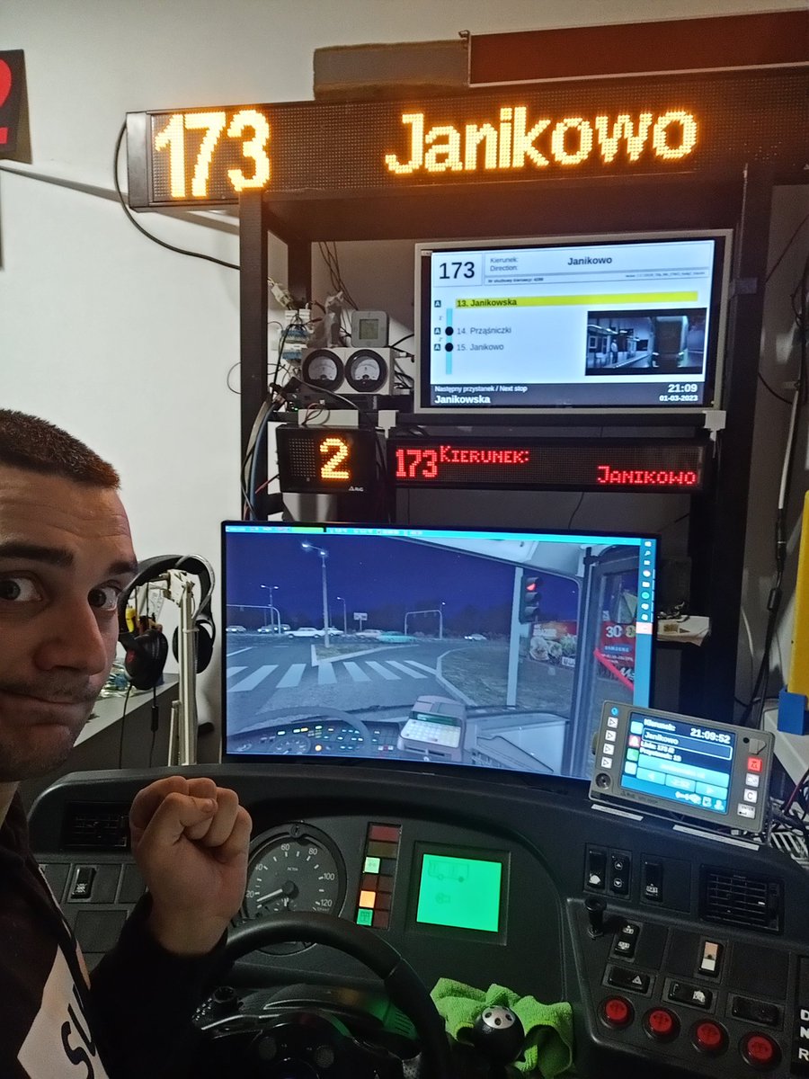 Pitoras97's tweet photo. Czasem po pracy, trzeba się porelaksować symulacją innej pracy 🤣 https://t.co/m4gM9jGjQY