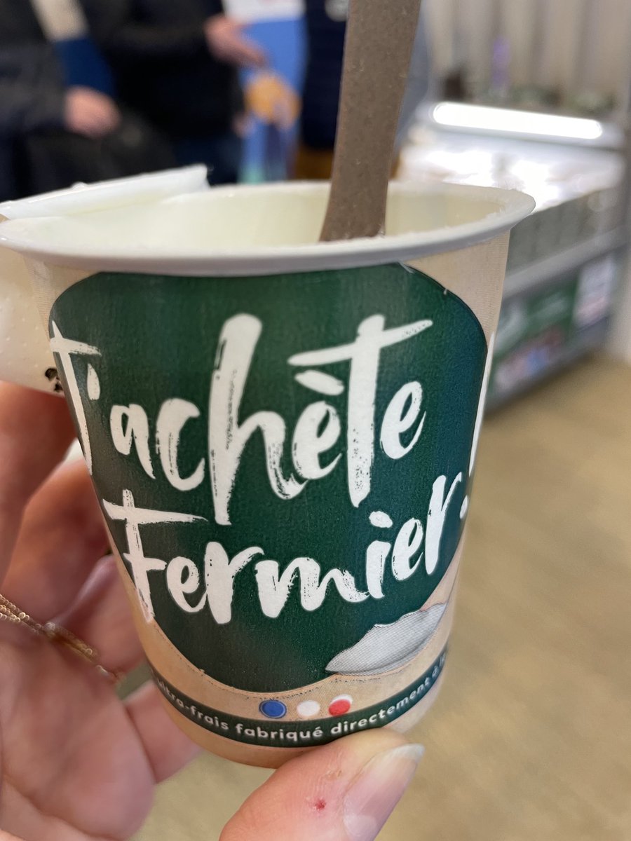 4ème journée au #SIA2023 : passage obligé sur le stand Agri éthique dans le hall 4 pour déguster les yaourts ⁦<a href="/JacheteFermier/">J’achète Fermier !</a>⁩ 😋 Tous les parfums sont un délice d’onctuosité, de douceur et de finesse dans les goûts ! 👏👏👏 ⁦<a href="/andre_bonnard/">André Bonnard</a>⁩