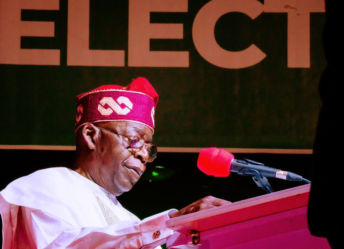 renewedhope__'s tweet photo. There say CBN gov withheld money because Tinubu will use it to rig election, baba still won the election, they say he rug am. Wetin be the color of una problem self? 
#AsiwajuForAll https://t.co/lhUtSRU86d