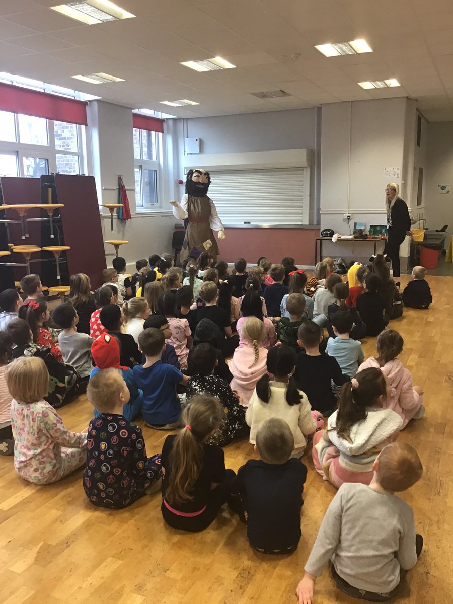 ABCPschool's tweet photo. #WorldBookDay2023 #KS1 #Class2K had a visitor from the smartest giant in town! https://t.co/sZt4b4Tief