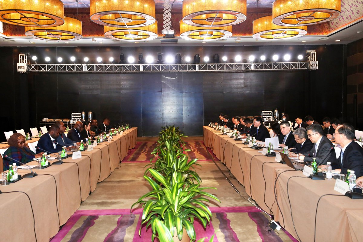 MPeNiger's tweet photo. En mission de travail à Pékin en Chine, le @MPeNiger @SaniMhm a eu une rencontre, le 27 Février 2023, avec les responsables du groupe pétrolier #CNPC. Les échanges ont porté sur de nombreux sujets d’intérêt commun, notamment l’état d’avancement du projet de pipeline #Niger-#Bénin https://t.co/MUAEsImzXH