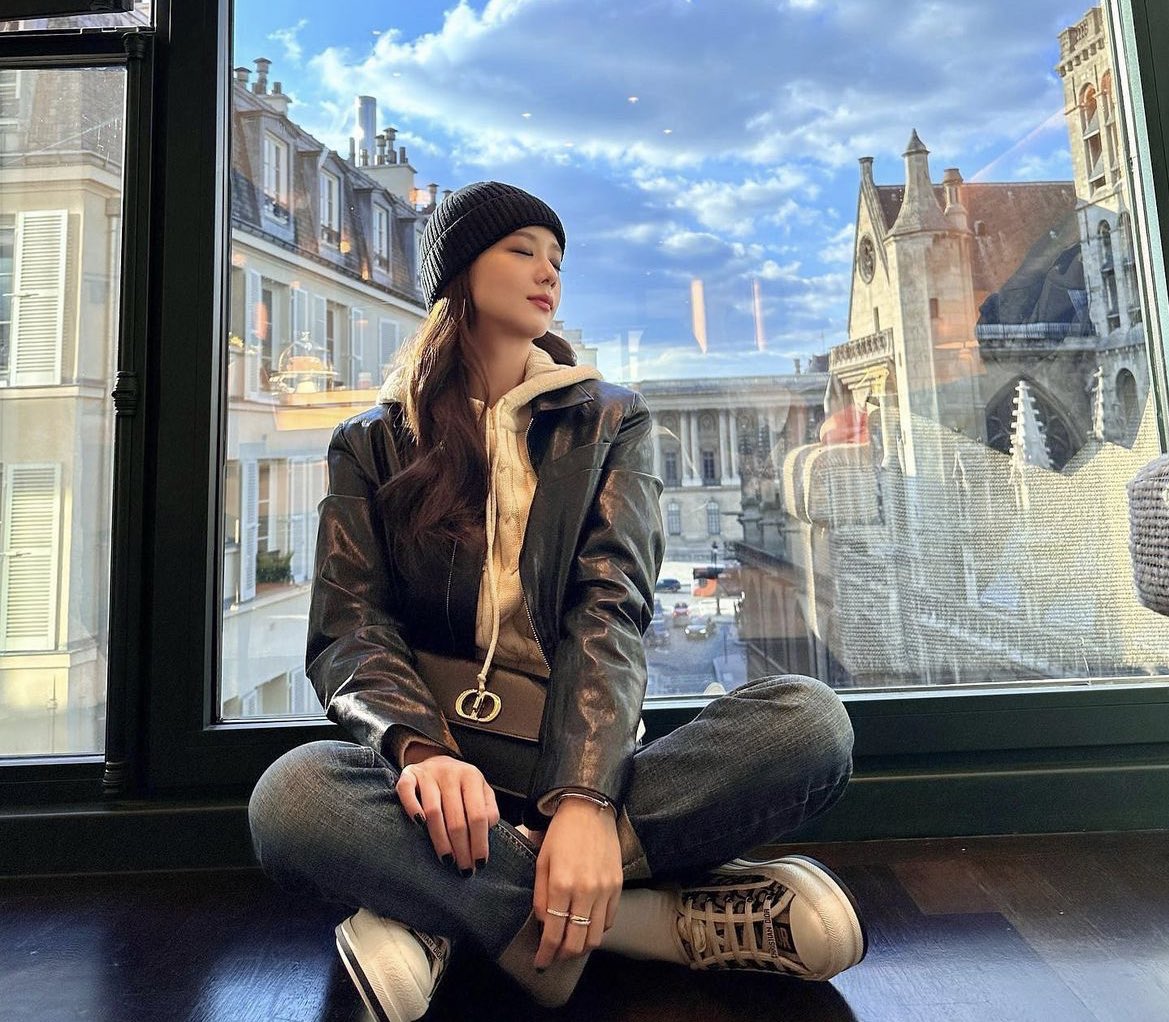 jisoo in paris