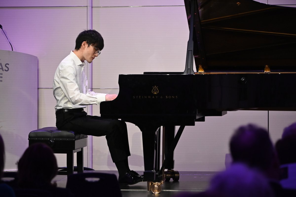 ROSLARTS's tweet image. @bochengwang_, our Keyboard section final winner, taking home £5,000 and securing the third of four places, joining Emile Souvagie and Annabel Kennedy in the Gold Medal final @wigmore_hall on 14 June tickets on sale now - wigmore-hall.org.uk/whats-on/royal… #ROSLAMC