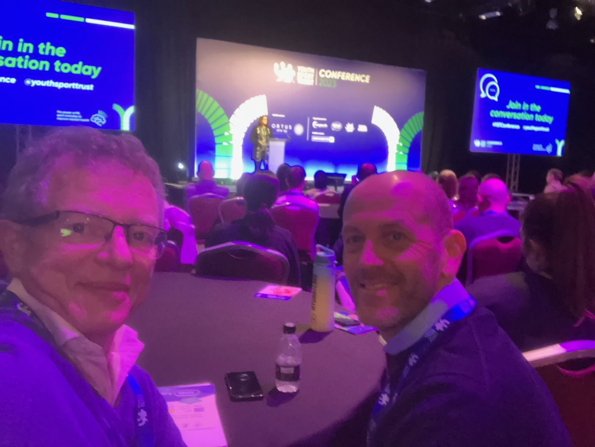 An inspiring start to the 2023 #ystconference and Michael has already bumped into Jon from @TeachActive 🥇🤸🤩