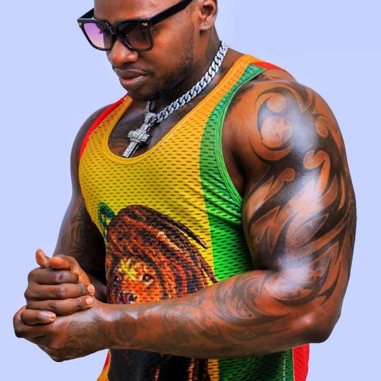 SamarinOfficial's tweet photo. Let's settle this. Who's the best?

Like For Dax
Retweet khaligraph Jones OG.

#KenyaVsNigeria
| Which Kenyans #KenyaVsNigeria Uhuru Kenyatta Azziad ASK show eldoret Eric Omondi LGBTQ https://t.co/YxHEUW5CGM