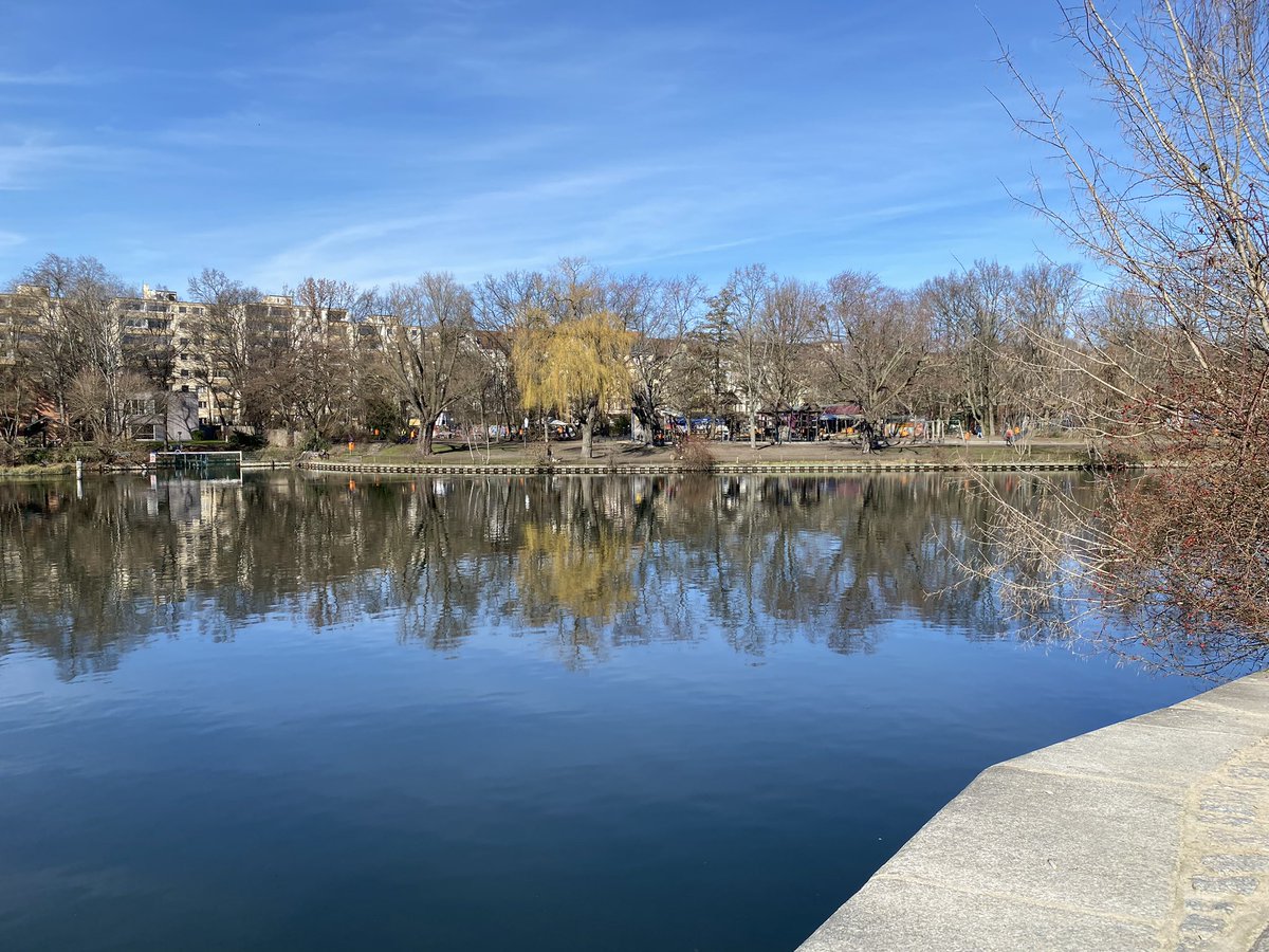 Heute im #xhain Newsletter: Das <a href="/BMF_Bund/">Bundesministerium der Finanzen</a> hat dem Ankauf des <a href="/areal_ratibor14/">Areal Ratiborstraße 14</a> durch das Land Berlin eine Absage erteilt. Das bedeutet kein Geflüchtetenwohnen nach jahrelangen Verhandlungen. Die Zukunft der Nutzer:innen (Gewerbe, Wagenplatz) bleibt unklar. tagesspiegel.de/bezirke