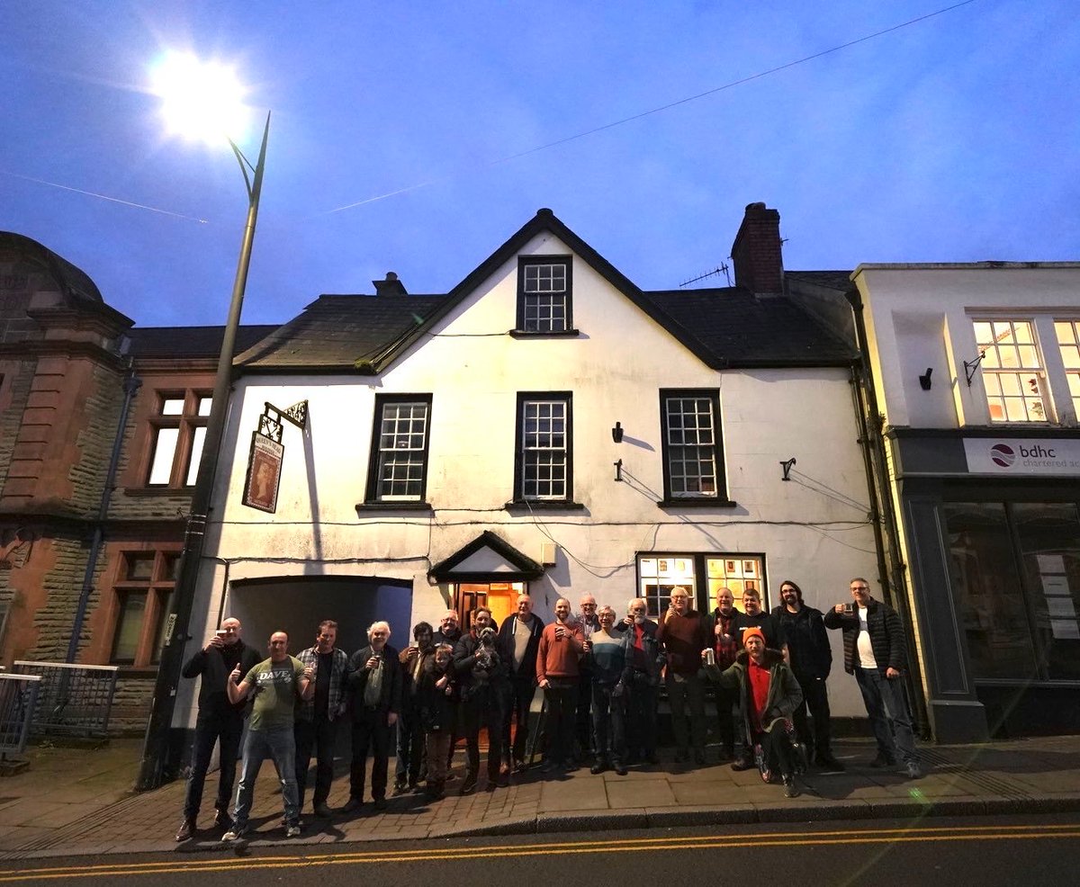 Thanks to all the Daves that made it to our St. David's Day celebration yesterday! 23 Daves in one place ain't bad... thanks to <a href="/daibaker/">dai baker</a> for the picture.
#StDavidsDay2023 #StDavidsDay #Cymru #WALES #Camra