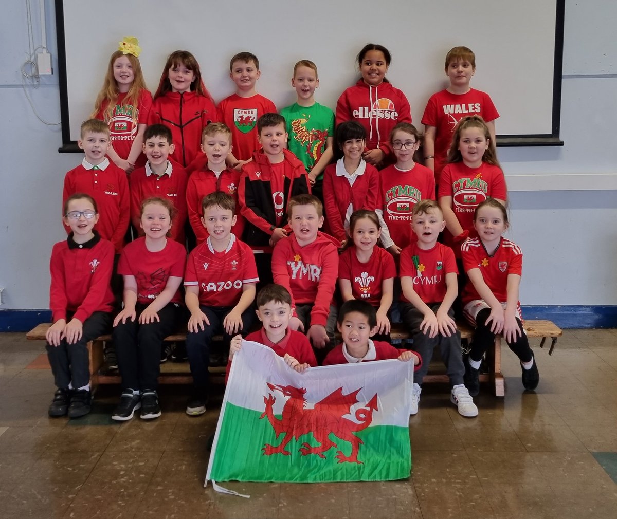 caedrawprimary's tweet photo. #year4@caedraw looking very smart for St David's dayπ #year4massive https://t.co/E86lYoXFkl