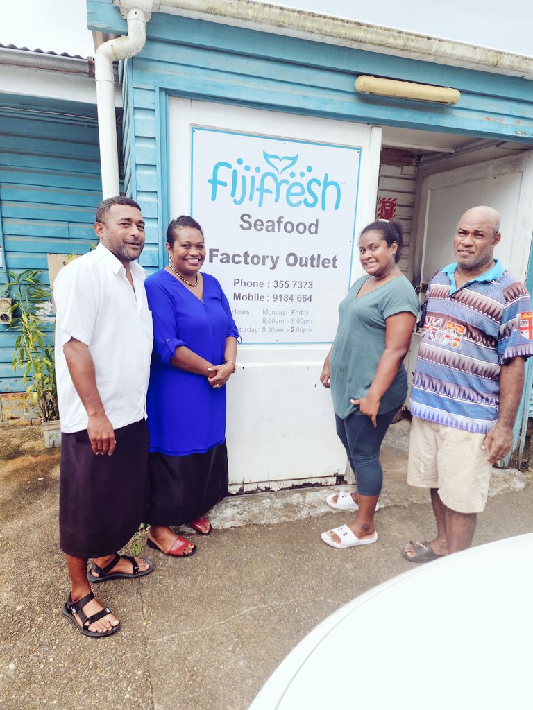 With cousin Bale and her dad, Tata Semisi who run their family business, fijifresh Seafood Outlet at Pac Harbour on behalf of co-owner and older sibling, Senileba and her husband - a must try is their yummy fish and fried cassava/chips or their kokoda- support local business😍