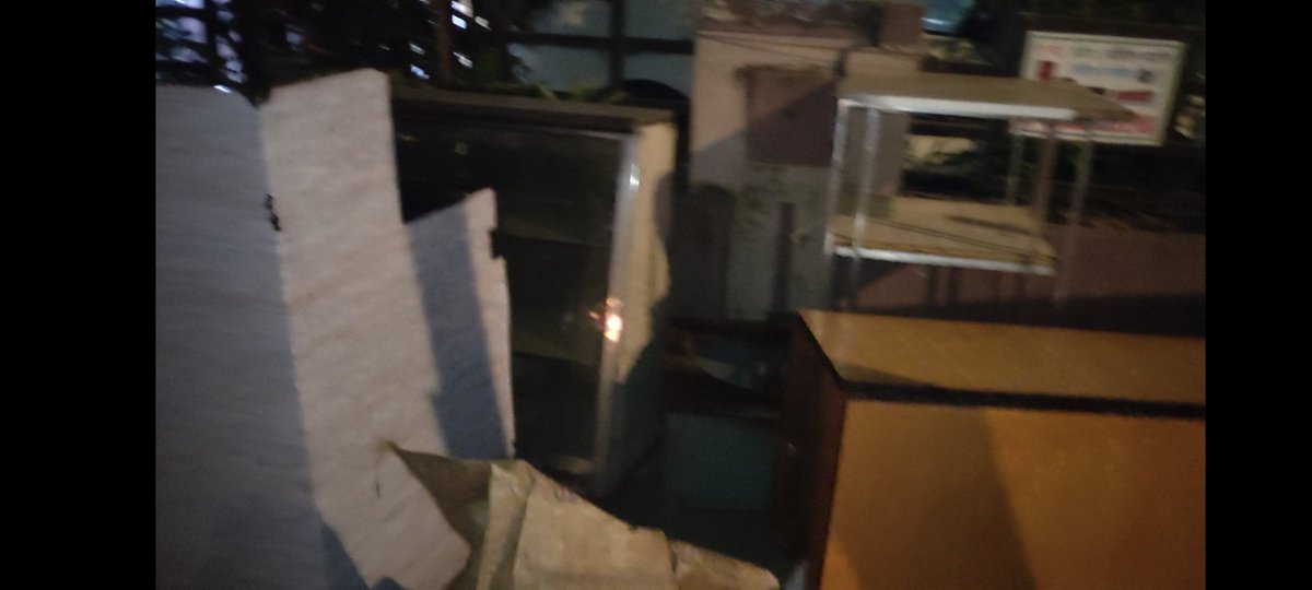 Mandarsinh's tweet photo. गोराई 1 ,best quarters bus stop, Vivek  building आणि मित्रत्व bldg च्या कोपऱ्यावर furniture चा भंगार टाकण्यात आला आहे , व येथे रात्री चुकीच्या गोष्टी ठेवल्या जातात व इतर गैर प्रकार घडतात @mybmcWardRC @mybmc @CMOMaharashtra @Dev_Fadnavis @Sunilrane_bjp @BJP4Mumbai @ShivanShetty https://t.co/ZbjroPK7tY