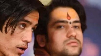 बागेश्वर धाम के धीरेंद्र शास्त्री के भाई हुए गिरफ़्तार, शादी में तमंचे के साथ किया था हंगामा
