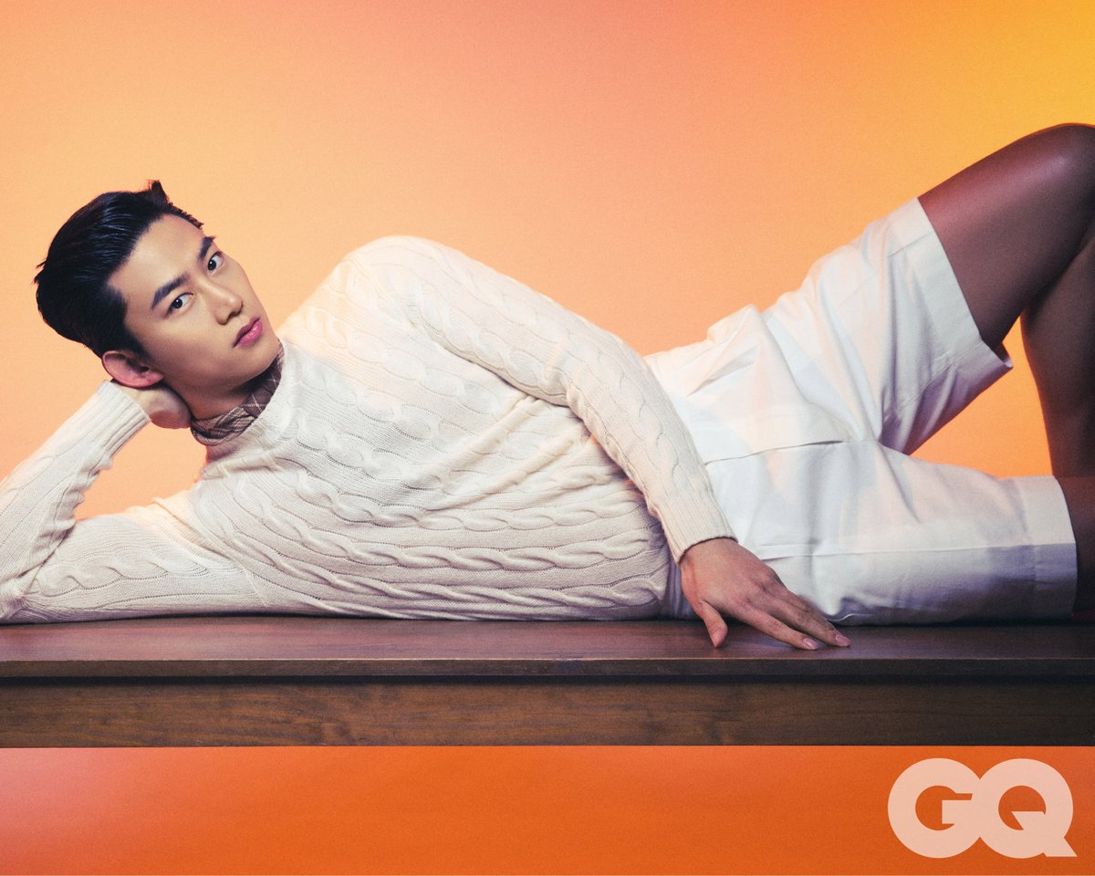 【封面人物】有著完美模特兒身材，玉澤演在戲劇演出及公開活動中常以正裝造型出席，但玉澤演曾經被團員們多次公開笑稱為「時尚恐怖份子」！

玉澤演封面訪問：reurl.cc/Q4L2R9

#玉澤演 #oktaecyeon