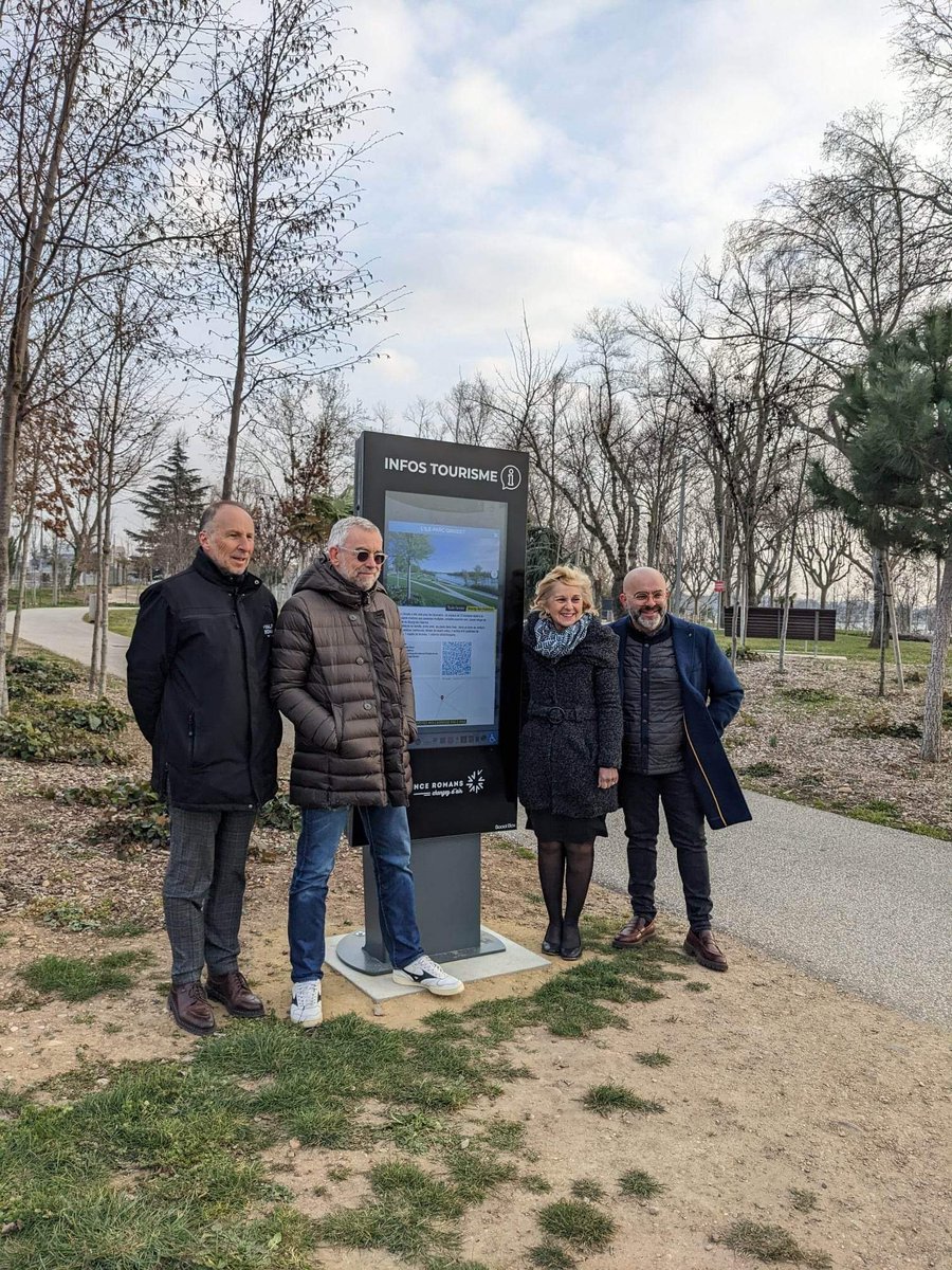 Hier, a eu lieu l'inauguration de la nouvelle borne interactive mise en place à l'îlot Girodet à Bourg-lès-Valence. Un outil digital pour les touristes et locaux, dédié à l'inspiration et la recherche d'informations d'activités de loisirs !
<a href="/bourglesvalence/">Ville de Bourg-lès-Valence</a> <a href="/marlenemourier/">Marlène Mourier</a>
