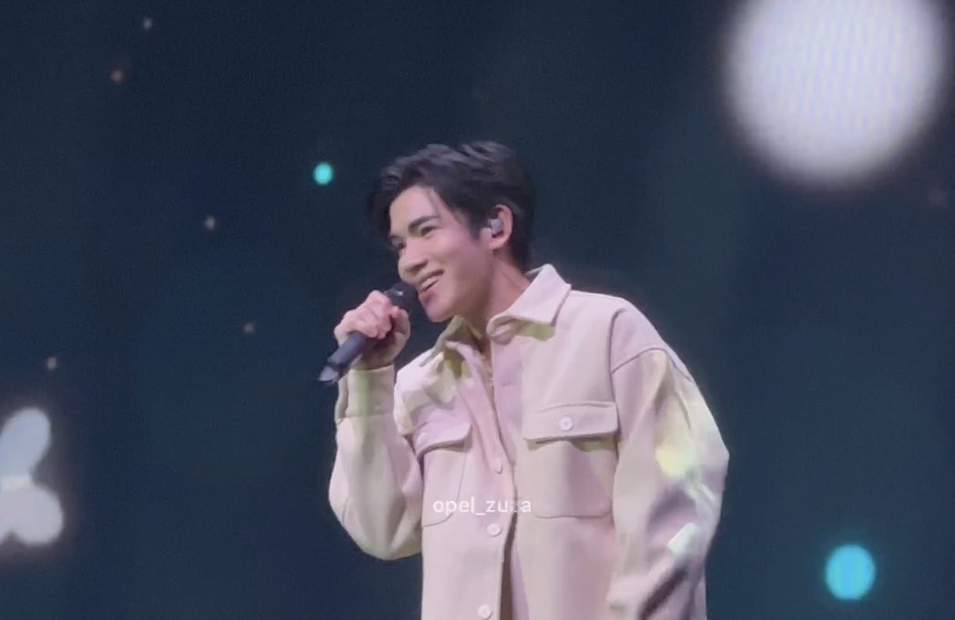 opel_zuza's tweet photo. เป็นคู่แรกที่ขึ้นร้องเพลงอีกแล้ว เก่งเสมอเลยนะเด็กๆ ภูมิใจมาก พวกเธอเก่งมาก 🥹🤍✨

— คนนั้นต้องเป็นเธอ - จมนฟ 🎤
#MoonlightChickenFinalEP
#เจมีไนน์โฟร์ท #Gemini_NT #FourthNattawat https://t.co/k2YOF8ySDg