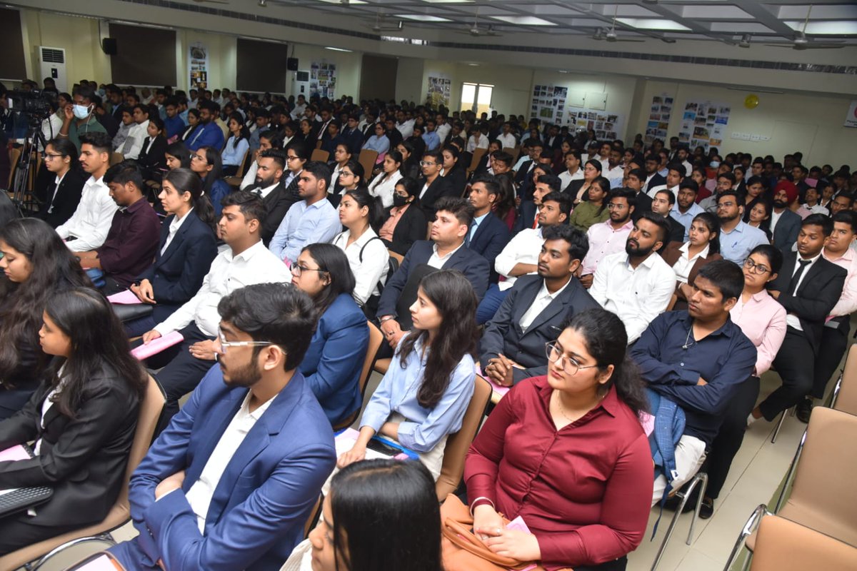 IBSIndia1's tweet photo. Glimpse of IBS Selection Process (GD-PI) at IBS Hyderabad Campus 2023 Day-08.
#IBSHyderabad #BestBschool #Campus #College #Placements #IBSselectionprocess #ICFAI #GI #PI #MBA #PGPM https://t.co/umDbtwgekG https://t.co/4nYnl5Q0VS