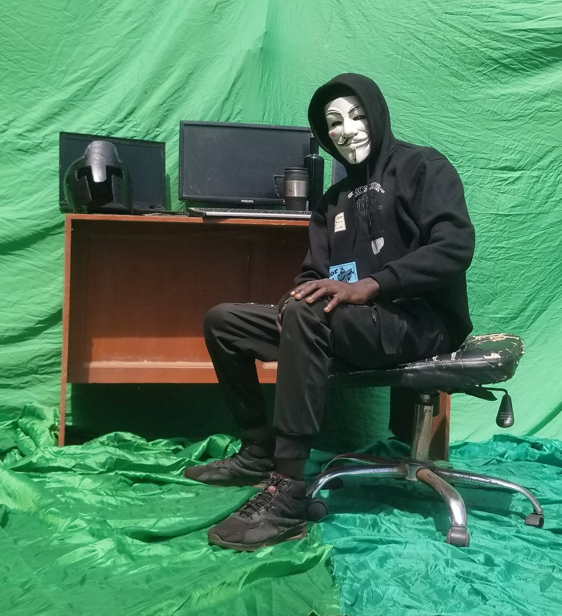 effadeparrot's tweet photo. Be the Voice of Love
Be the Voice of Laughter
Be the Voice against Oppression
Be the Voice of what is right and just
Be the Voice of Friendship
Be the Voice of Humility
Be the Voice of Compassion
Be the Voice of the Voiceless
#effadeparrot #TheKraken #ThePreacher #EPNation #EP https://t.co/7Pb1CbsMtJ