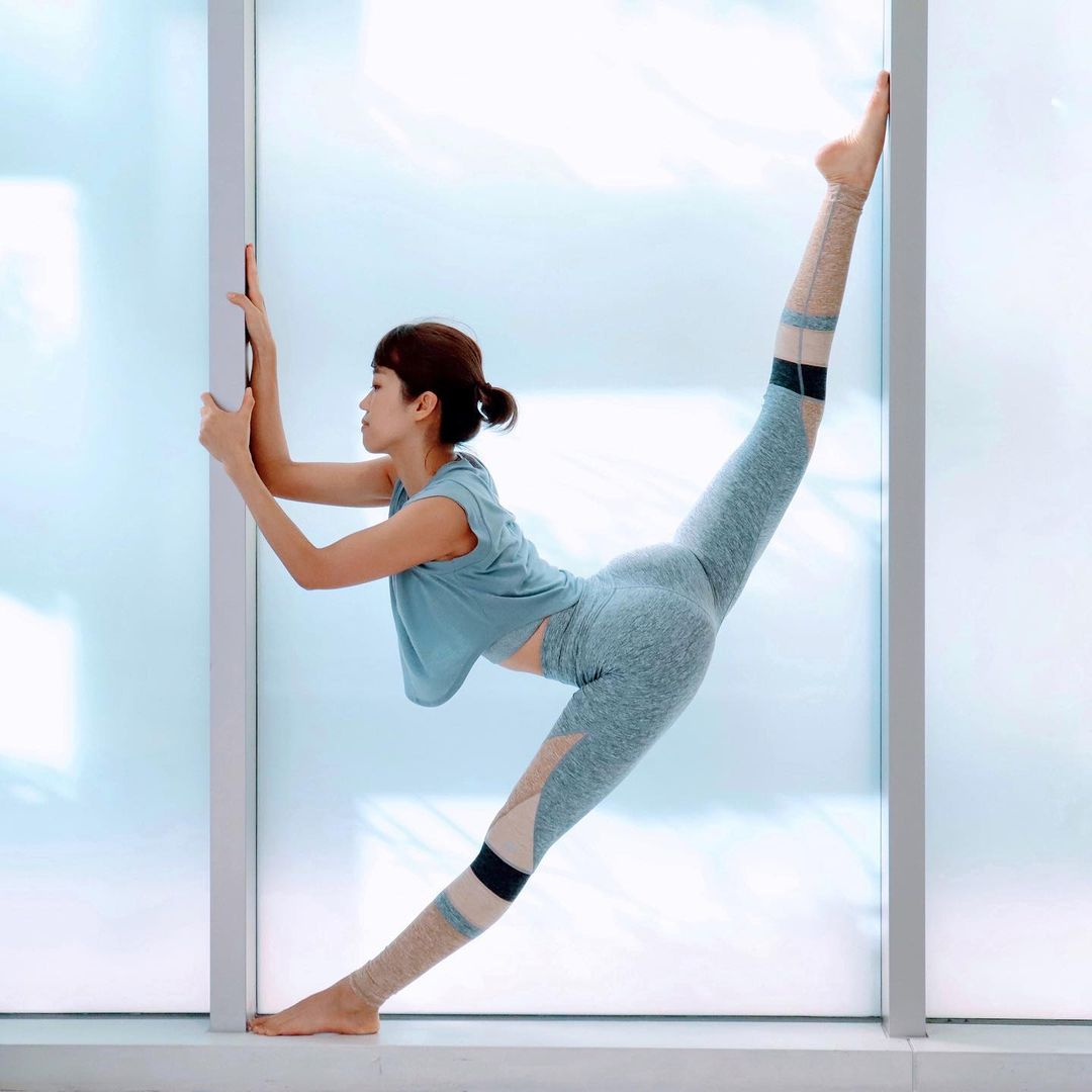 hanafitmedia's tweet photo. 🔗 View More >> https://t.co/WaAU5ylmlf
------
#ad #aloyoga #beagoddess #myfavpose #seonia #sponsor #stretch #windowsplit #YogaInstagram #yogafam #yogagirl #yogaisfun #yogapants #yogastretch #yoginisofinstagram https://t.co/yH7KySF0xq