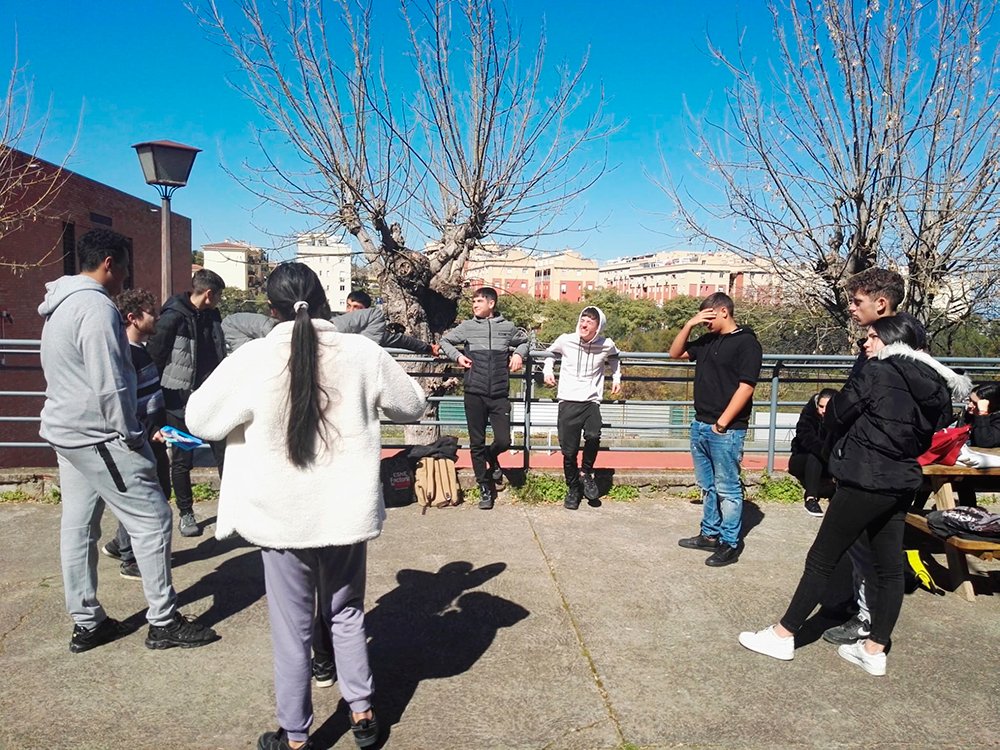 sjaznalfarache's tweet photo. @delegajovensj impulsa el programa de participación juvenil "Redes que generan futuro" de @DIPUSEVI  
En este programa participan 40 municipios.
El trabajo de los jóvenes del @IESSoteroHdez  concluirá con la creación de un decálogo de propuestas para afrontar el cambio climático. https://t.co/ShbL8jNN4U