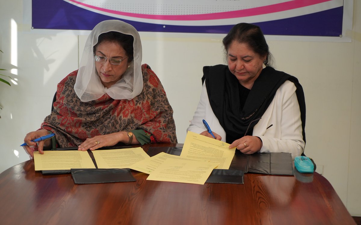 NutritionIntl's tweet photo. @NutritionIntl joined hands with the Society of Obstetricians &amp; Gynaecologists of Pakistan. Signed MoU to enhance the capacity of #healthcare providers and frontline health workers for advancing #maternal #nutrition agenda in the country. #InvestInNutrition #NourishMaa https://t.co/Kui0yGcSoV