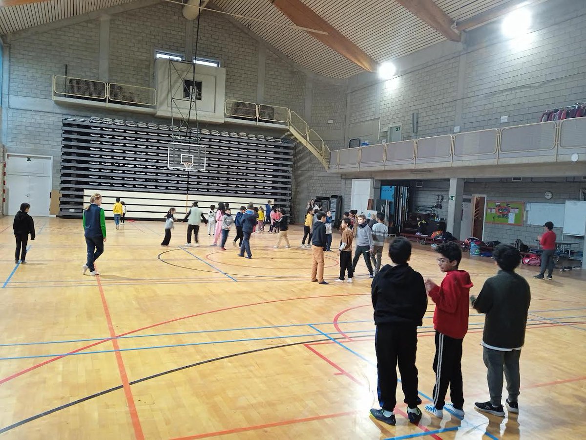 ISFWaterloo's tweet photo. In the gym by 8:45, the children have been enjoying an aerobic session for 10 minutes every day before heading to class! Starting every day with a fresh mind. 🔥
#isftervuren #jumpstart #jumpstartchallenge #schoolwithamission #schoolofvalues #internationalschool https://t.co/sJottoRfMF