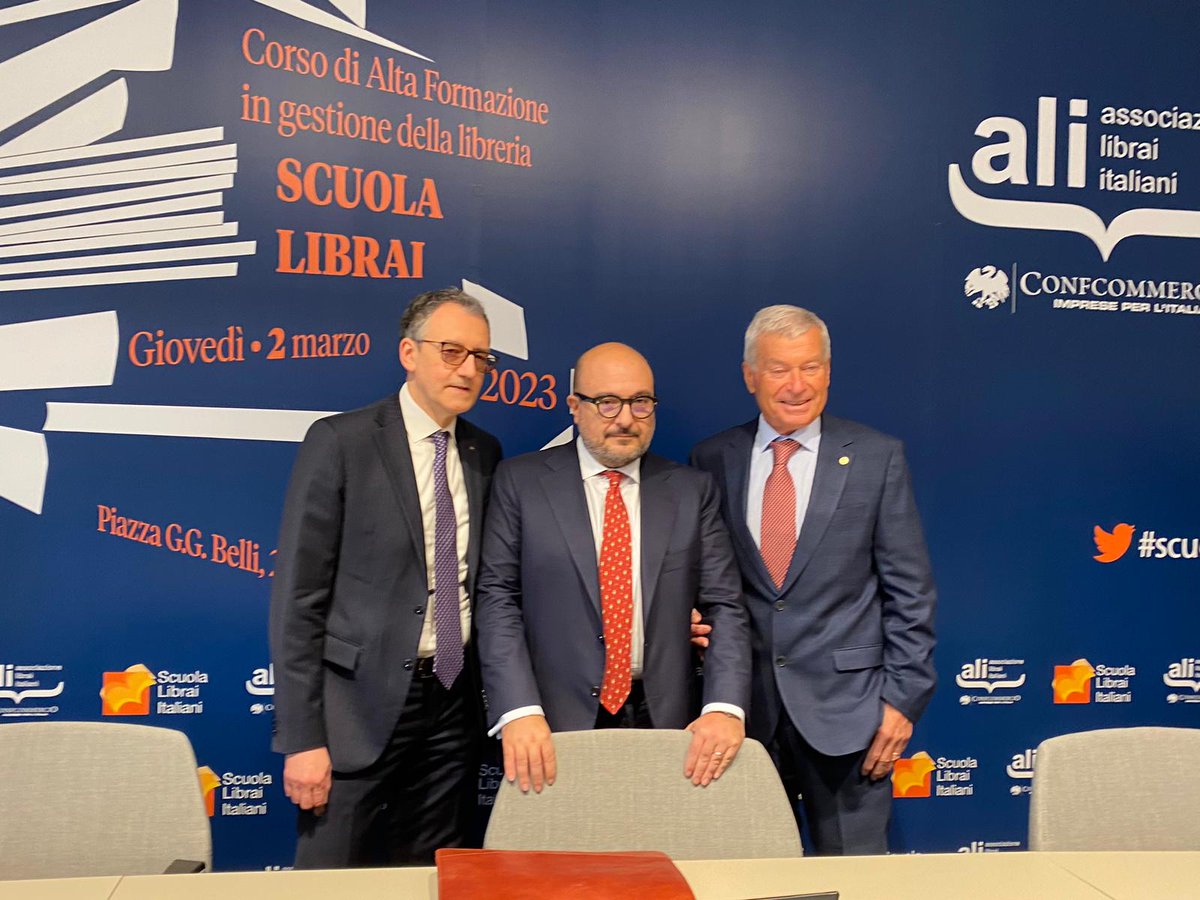 "Sono un fanatico dei libri, la lettura è il mio ossigeno. Dobbiamo impegnarci per tutelare e salvaguardare il valore del libro”, sono intervenuto presso la <a href="/Confcommercio/">Confcommercio</a> alla @scuolalibrai promossa dall’<a href="/AssLibrai/">libraitaliani</a>.