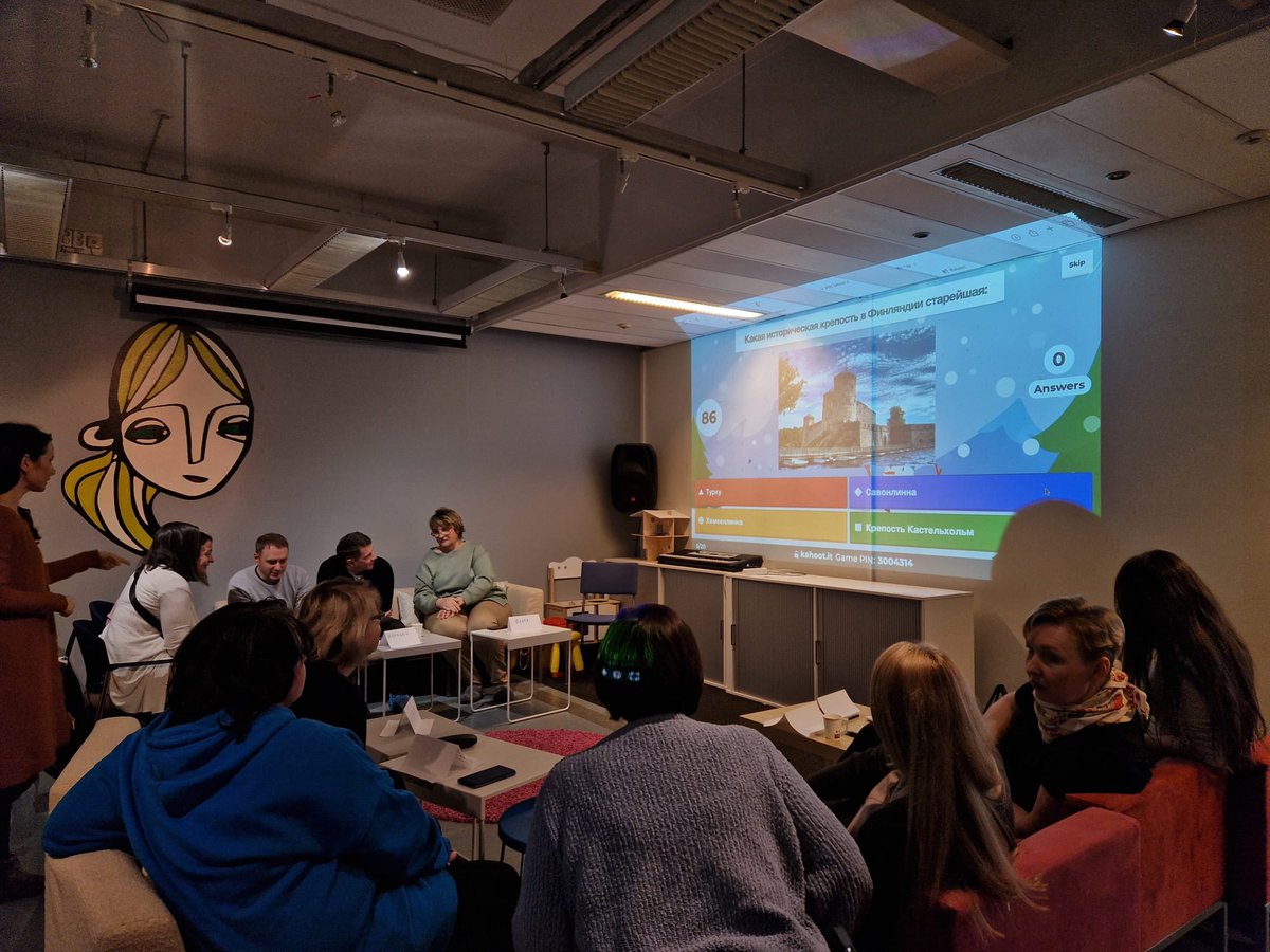 vvklubi's tweet photo. Tänään on tapahtumarikas päivä. Aloitettiin venäjänkieliset Yhdessä -dialogit suomalaisesta yhteiskunnasta ja elämästä Suomessa.  Osallistumme myös Neuvotaan -verkostoon Helsingissä. #suomenvenäjänkieliset #dialogit #yhteiskunta https://t.co/byi82QZM4g