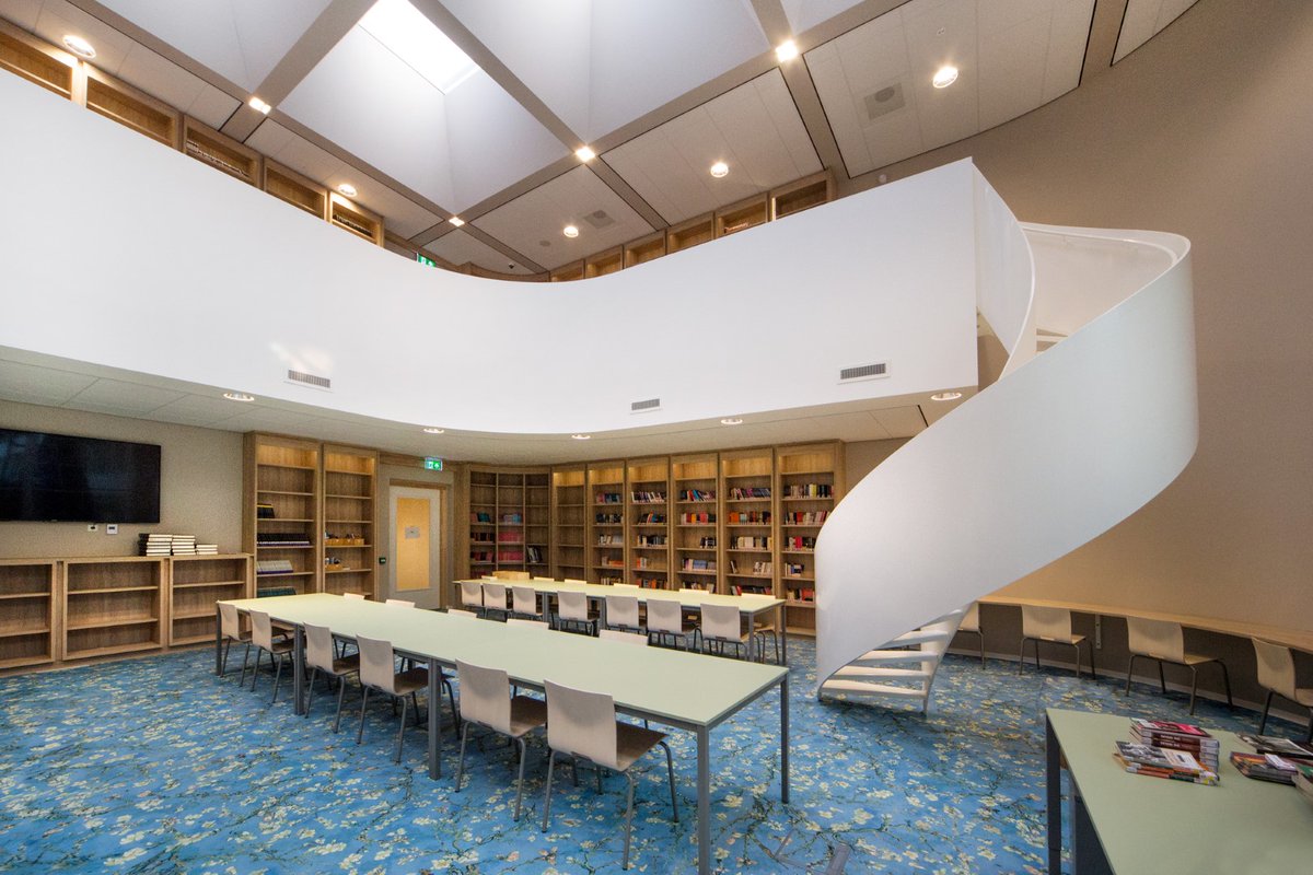 Van Ee Staal tweet media