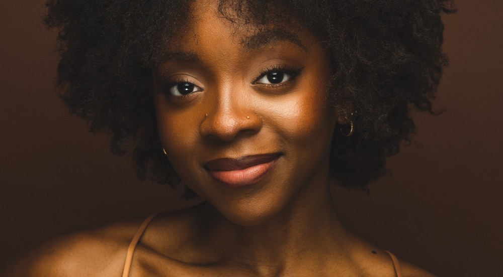 TheCameroonianZ's tweet photo. Émilie Kouatchou, d'origine camerounaise est la première femme noire à jouer le rôle principal dans « Phantom of the Opera ».
#Cameroon 🇨🇲 #IWD2023 #JIF #PhantomBroadway
© : @PhantomOpera https://t.co/yEGeuNcFFt
