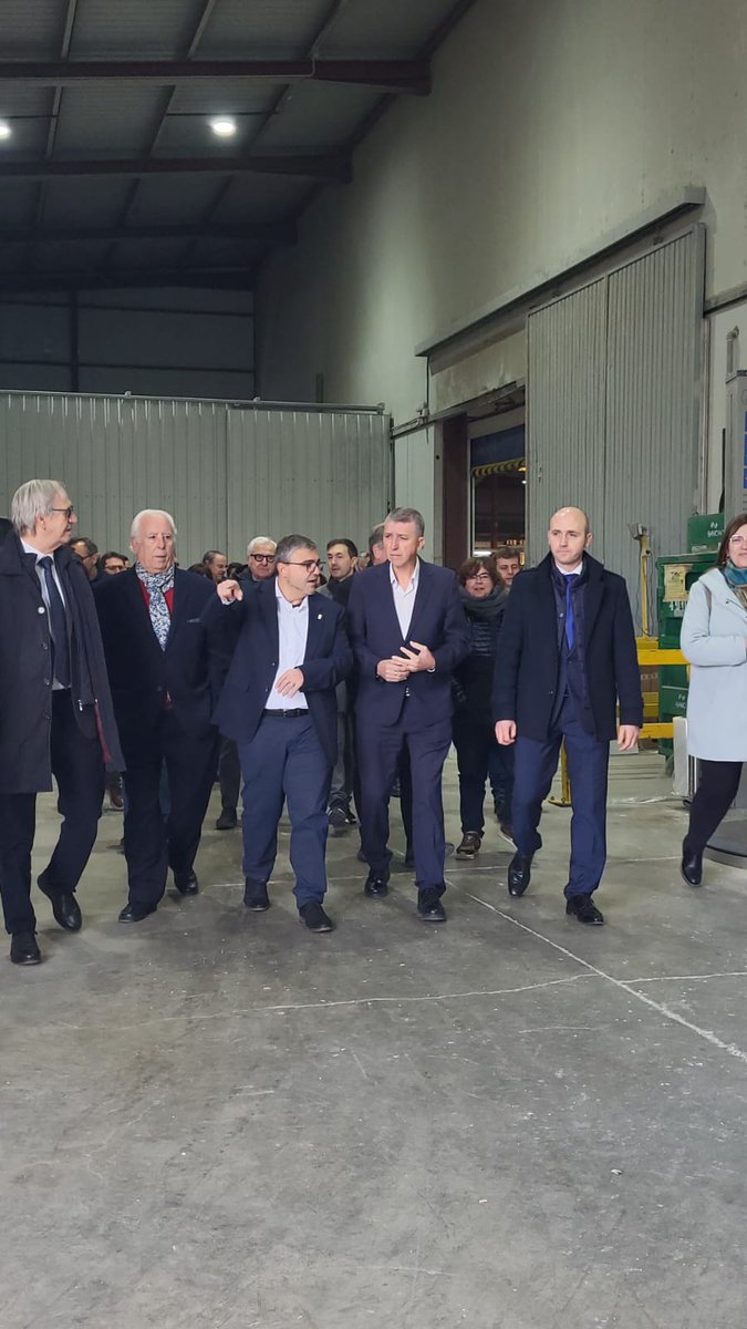 GVAinicotur's tweet photo. 📍@rafacliment_  visita polígon 🏭 El Golfo de #Tavernes que ha finalitzat obres urbanització

🔛 Impuls política industrial de qualitat
☑️Pla Estratègic Indústria Valenciana
☑️ Ajudes millora àrees industrials

#mesindustria #mesempresa #mestreball
@AjunTavernesV @Jacintarubio https://t.co/AyyxUaOi9M