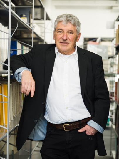 lisstumr's tweet image. [Distinction] 👏🥈 Félicitations à Michel GROSSETTI,  lauréat 2023 de la médaille d'argent du @CNRS 
Sociologue spécialiste des réseaux sociaux au #LISST 
il a entre autres élaboré la méthode des « narrations quantifiées » #TalentsCNRS #Sociologie 
cnrs.fr/fr/personne/mi…