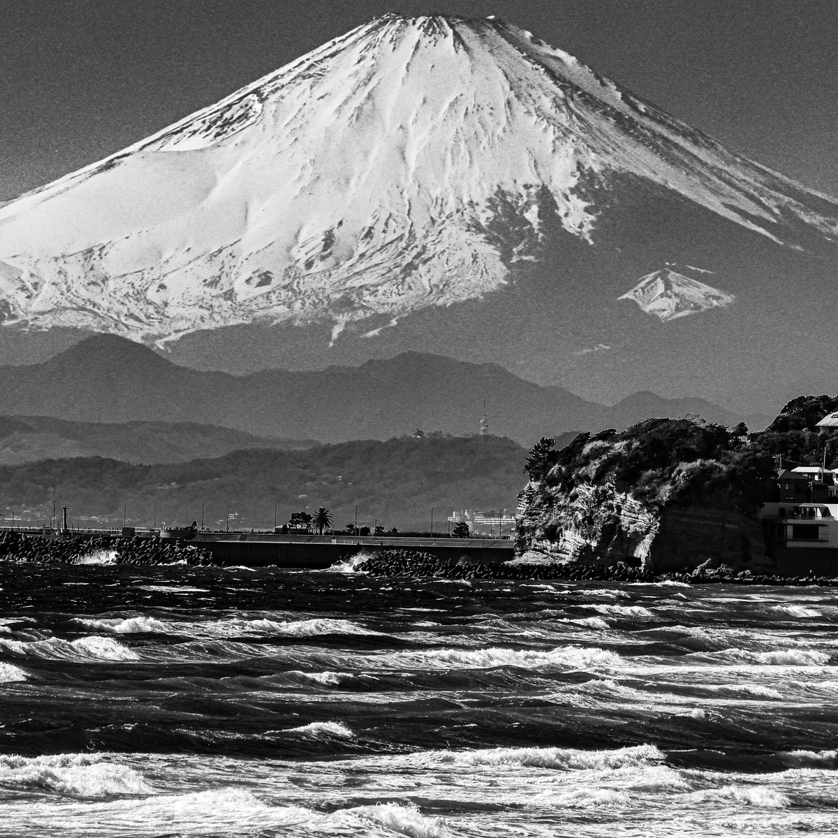 モノクロ富士
#写真 #photo #photo_jpn #photooftheday #日本 #japan #富士山 #mountfuji #monochrome #モノクロ #whiteandblack #白黒 #キリトリセカイ #ファインダー越しの私の世界 #写真撮ってる人と繋がりたい