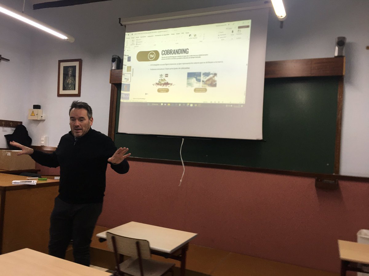 marilesnavarro's tweet photo. ✅D. Francisco Garcia Fito de @ESICValencia nos habla de marketing “Influencers con causa”. Liderazgo responsable en @cdsantodomingo #EconomiaCDSD https://t.co/RSnkv0Ljxf