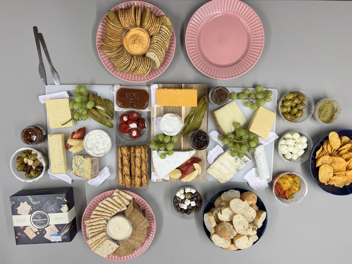 EnzymeComms's tweet image. Just because it was cold and dark outside last week, doesn't mean we can't be warm and cosy inside! Our wonderful Enzyme culture committee decided to throw us a wine and cheese evening, and what a night it was...
#wineandcheese #Enzymers