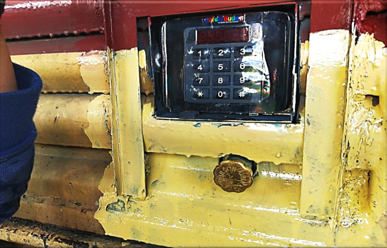 RailAnalysis's tweet photo. Eastern Railway introduces GPS based electronic lock to enhance security of goods and parcel transport
Read more...https://t.co/3bcllqe39r
#easternrailway #indianrailways #railway #electrical #stations #GPSsystem #technology #electroniclock #parcel #goods #safety https://t.co/qU3AdCNgqT