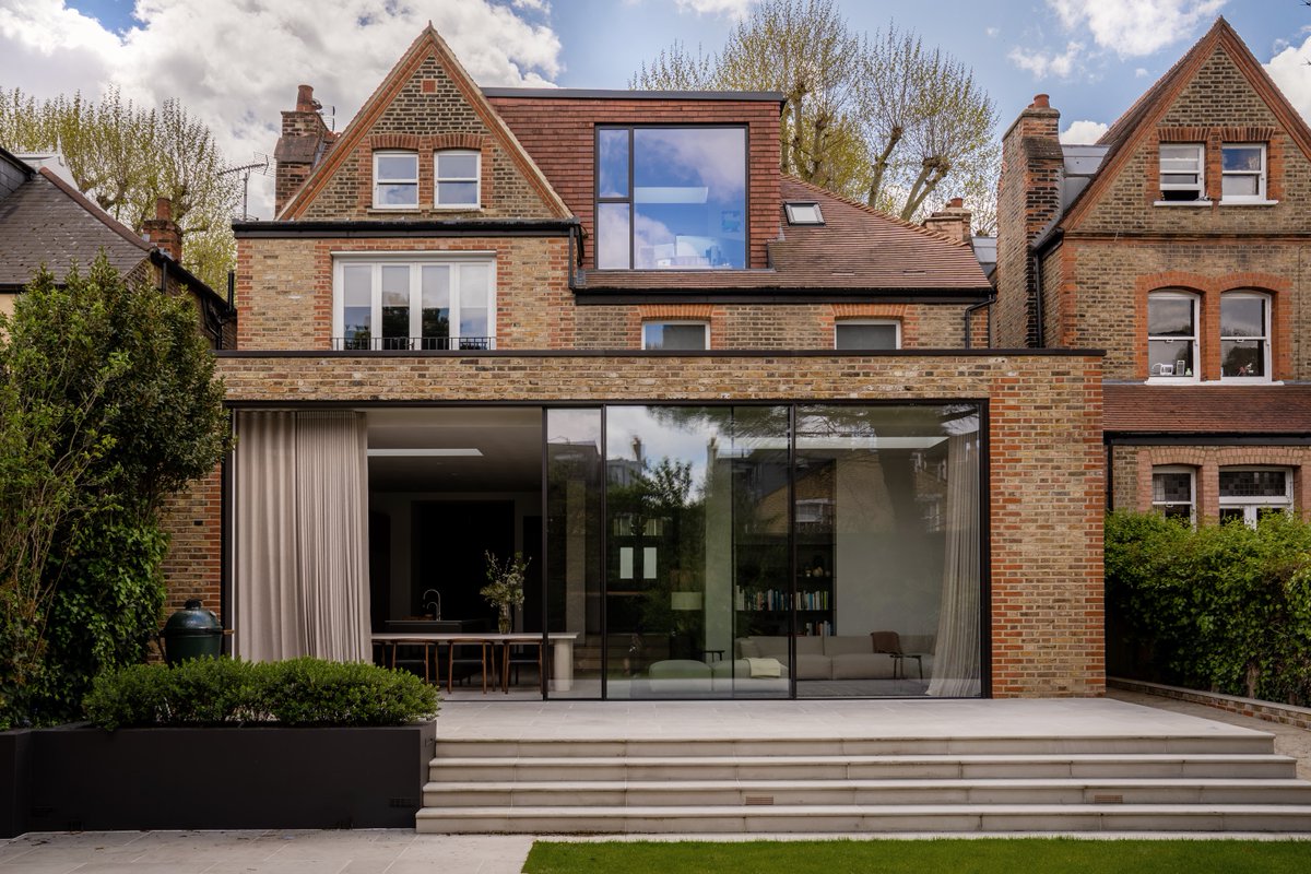 minimalwindowUK's tweet image. This #modernextension in #Chiswick brought the outside in with #minimalwindows to the rear of the home. Click on the link to read the full case study. minimal-windows.co.uk/case-studies/b…