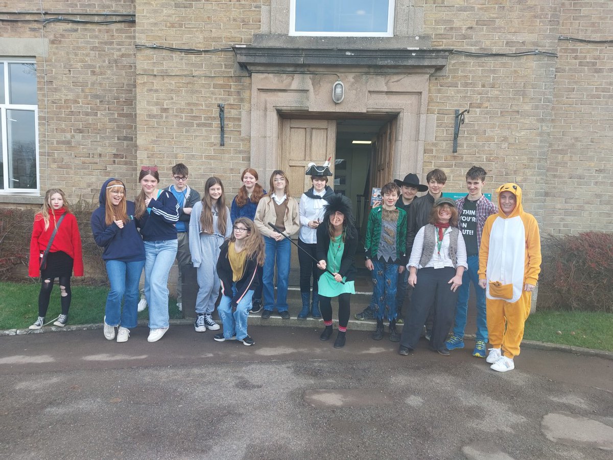 SibfordLibrary's tweet photo. Dressing up for World Book Day!
#BeYouBeSibford @WorldBookDayUK @SibfordEnglish @SibfordSixth https://t.co/j7wlsmImq5
