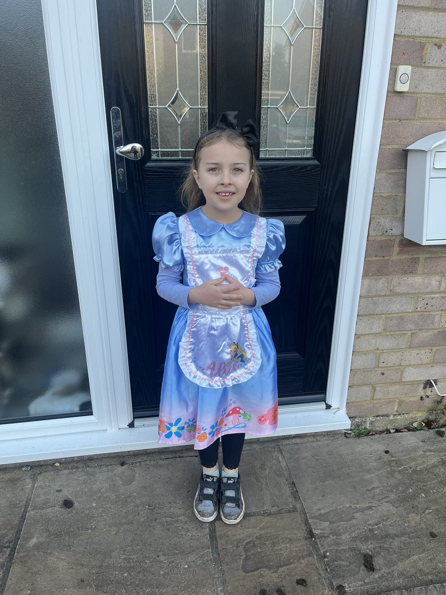 tashaj1984's tweet photo. @Longleat E is Alice today 😊 https://t.co/JTEpSnsdXO
