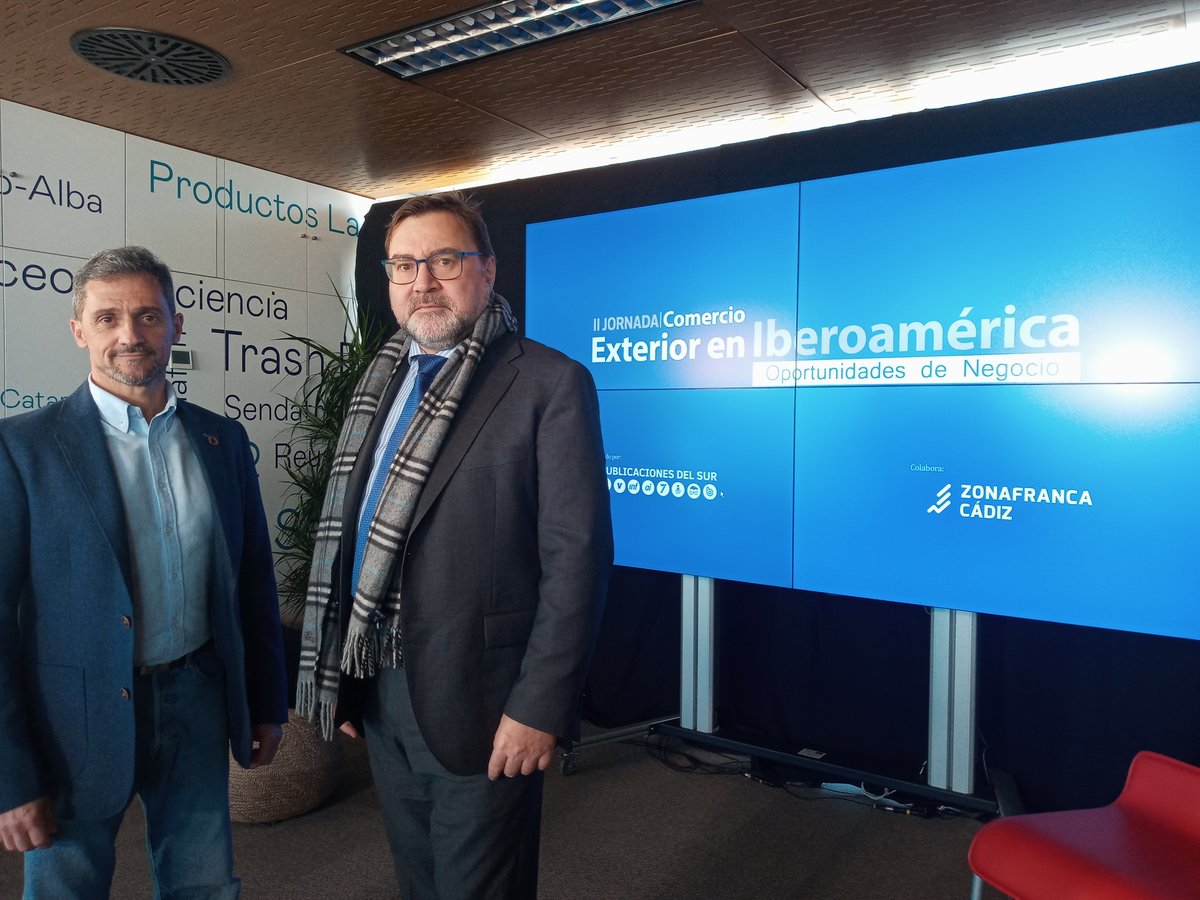 voxcadizcapital's tweet photo. El candidato @fmartinrivera acompañado de @czambranogr asiste a la jornada sobre Comercio Exterior en Iberoamérica organizada por @andaluciainf

✅ En VOX apostamos por favorecer los acuerdos de nuestras empresas en el exterior para garantizar la prosperidad de nuestra economía https://t.co/fLkCBOgfII