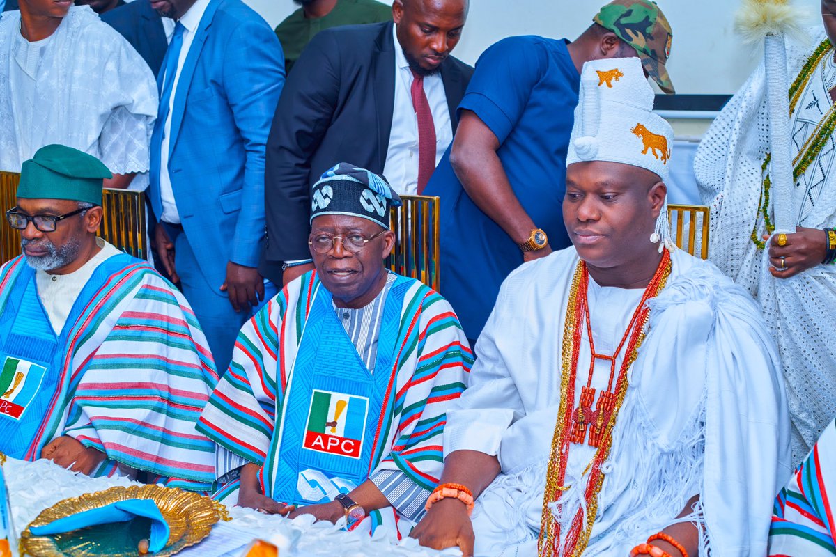 afvisuals01's tweet photo. Ooni to Tinubu: SWITCH INTO ACTION, FREE NIGERIANS FROM UNBEARABLE HARDSHIPS                             

📸:femiawe 
#ElectionResults #electionresults2023 https://t.co/INdfMEDcLX