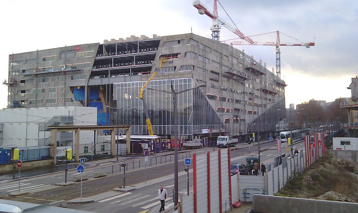 ArchitecteALyon's tweet photo. Je suis tombé sur ces quelques photos du chantier de confluence début 2010, je me suis dit que ça pourrait intéresser quelques Lyonnais. 

Avec du Clément Vergély, du Protzamparc, Jp Viguier etc.

#Lyon 
#Lyonconfluence
#architecture https://t.co/850mcgqKb5