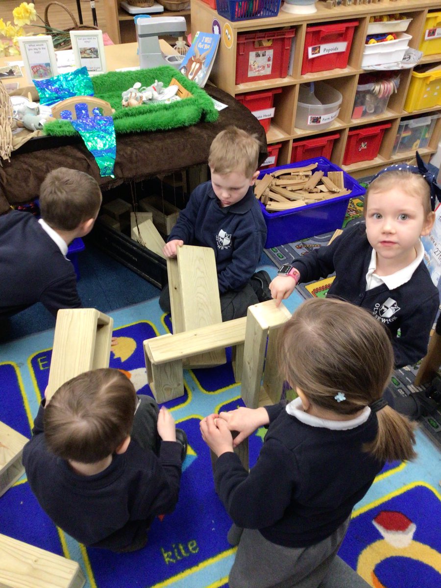 Robin class have been using their problem solving skills to create a bridge for the billy goats. #inspiretoachieve #teamwork #problemsolving #fairytales #bringingbookstolife ⁦@TheTilian⁩