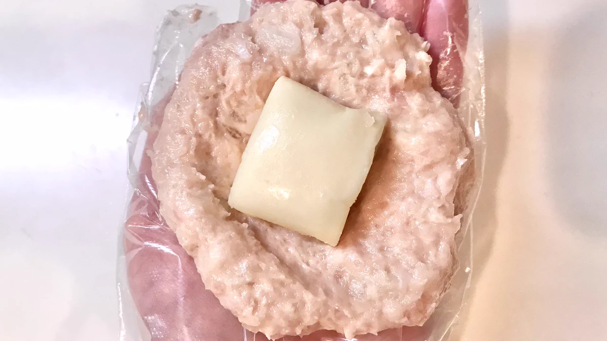 夫から美味しすぎる！と絶賛される我が家の定番♪『チーズつくねのトマトソースがけ』