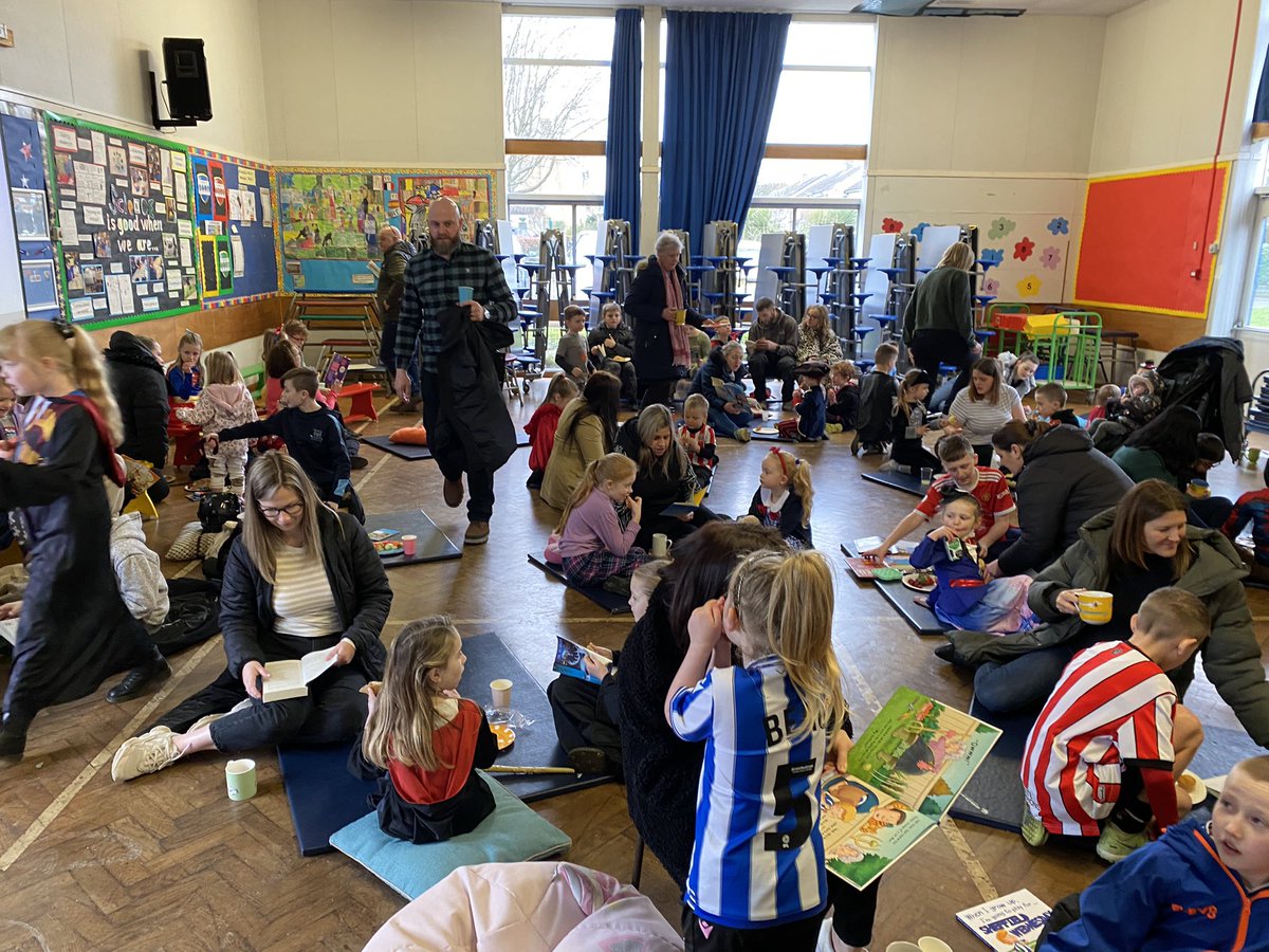 A wonderful start to World Book Day! Fantastic outfits, paper plates &amp; a big thank you to all the parent and carers who were able to attend the reading breakfast. Lots more to come! 
#worldbookday #readingforpleasure <a href="/SCSPCEO/">CEO SCSP</a> <a href="/TeresaCremin/">Teresa Cremin</a>