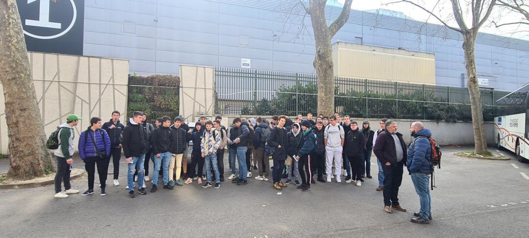 LPEiffel's tweet photo. Nos élèves sont en sortie au salon de l’Agriculture à Paris, un grand merci à la MDL du lycée, aux AED et enseignants accompagnateurs et merci à la FNSEA03 pour les entrées au salon https://t.co/WHbjsL9mR0