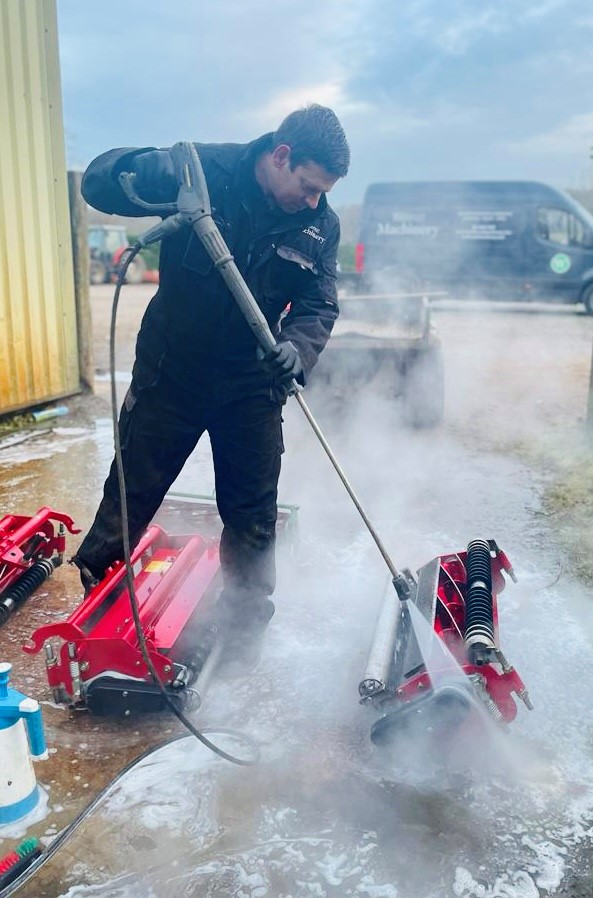 WildwoodMachin1's tweet photo. The ‘grind’ never stops at Wildwood Machinery🚜

Here is one of our experienced technicians steam cleaning these @Baroness cutting units ahead of their #regrind.  

No matter what the job, we always pay high attention to detail. 

#baroness #majorequipment #servicing #machinery https://t.co/tNMZDEtrlo