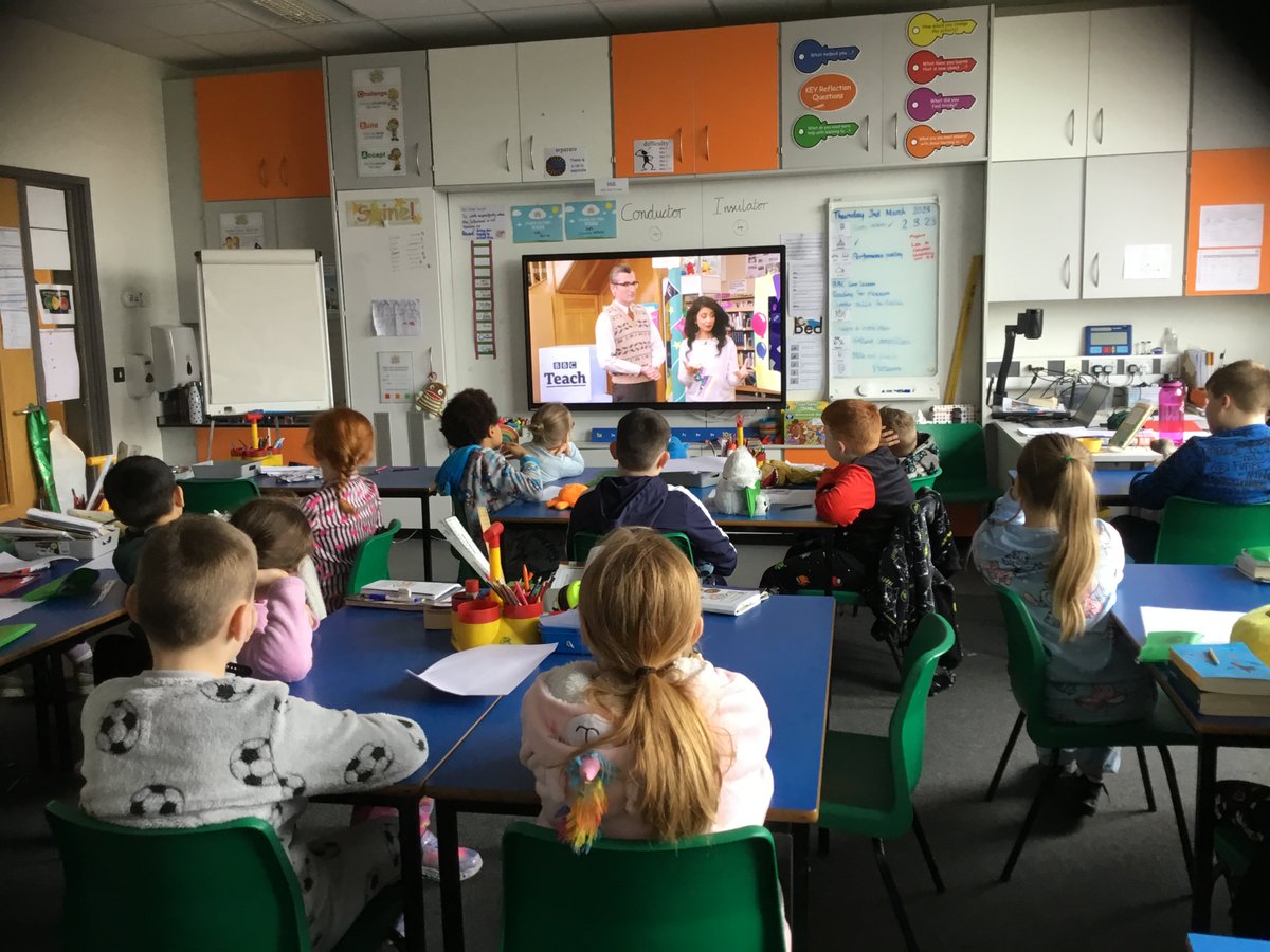 TGPS_NorthLincs's tweet photo. Year 4 are enjoying being in their pyjamas for #WorldBookDay this morning. We are enjoying the @BBC_Teach live lesson! #TGPSReading https://t.co/SgYlTSYUXg