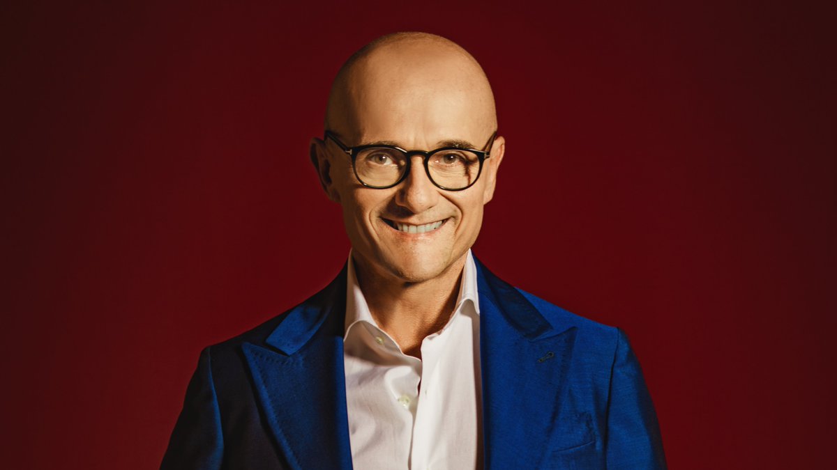 gruppomondadori's tweet photo. Da oggi Alfonso Signorini si occuperà di sviluppare una talent agency dedicata all’intrattenimento per il nostro Gruppo.
Signorini diventerà direttore editoriale di @chimagazine, mentre Massimo Borgnis assumerà la carica di direttore responsabile.

https://t.co/XZUTN3QnQf https://t.co/9gYQem92A7